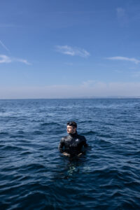 Initiez-vous à la plongée en apnée avec le champion du monde Arnaud Jerald I Arnaud Jerald avant sa plongée en apnée I © Guillaume Ruoppolo