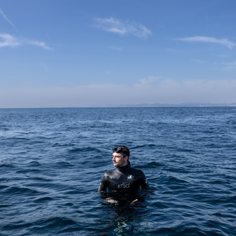 Initiez-vous à la plongée en apnée avec le champion du monde Arnaud Jerald I Arnaud Jerald avant sa plongée en apnée I © Guillaume Ruoppolo 